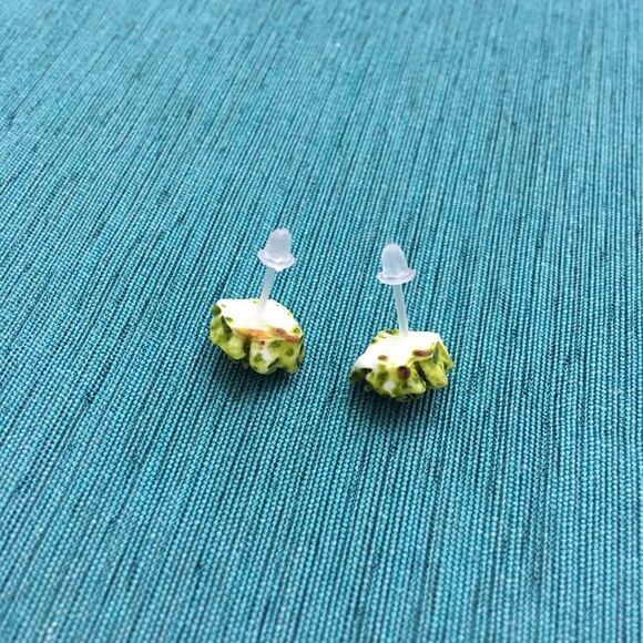 (K1) Flower Earrings - Picture 7 of 7